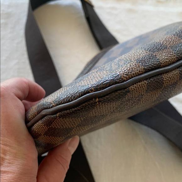 Authentic Louis Vuitton crossbody - Picture 9 of 14